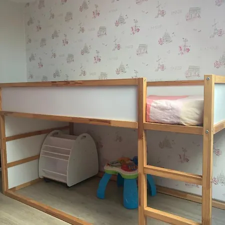 Maison Familiale A Proximite De La *